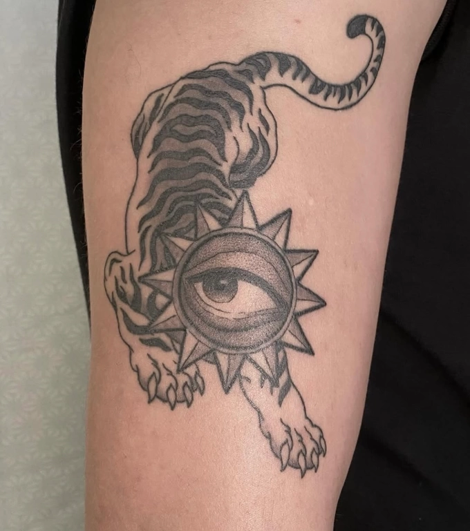 Louis (TATTOO)