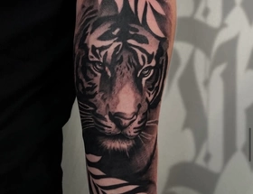 Max (TATTOO)