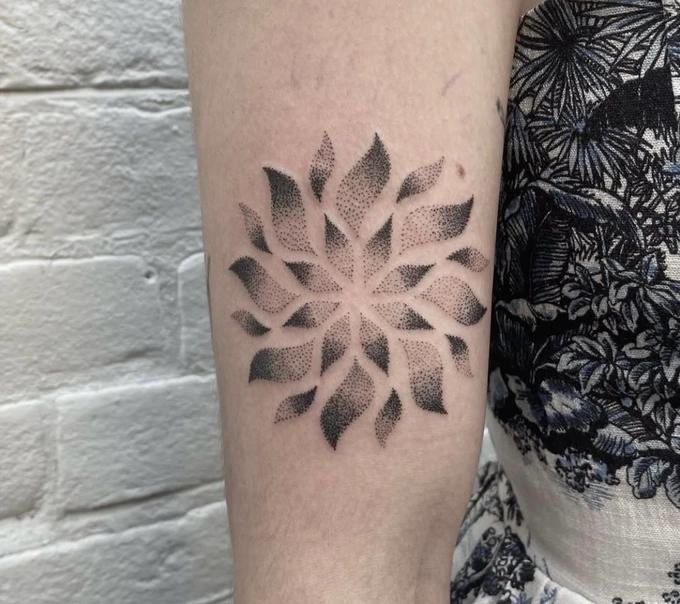 Louis (TATTOO)