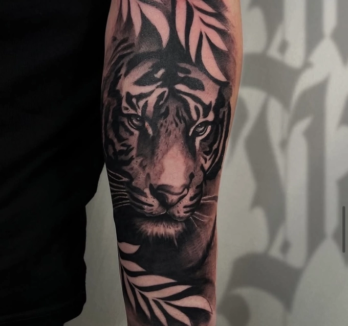 Max (TATTOO)