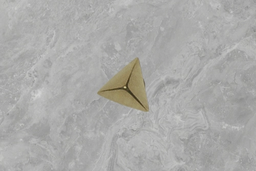 Triangle stud 18k gold - Little Gem